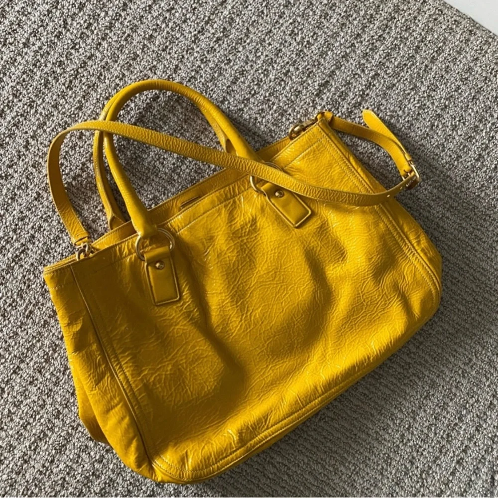 *SOLD* PRADA patent leather Naplak tote. - Picture 6 of 12